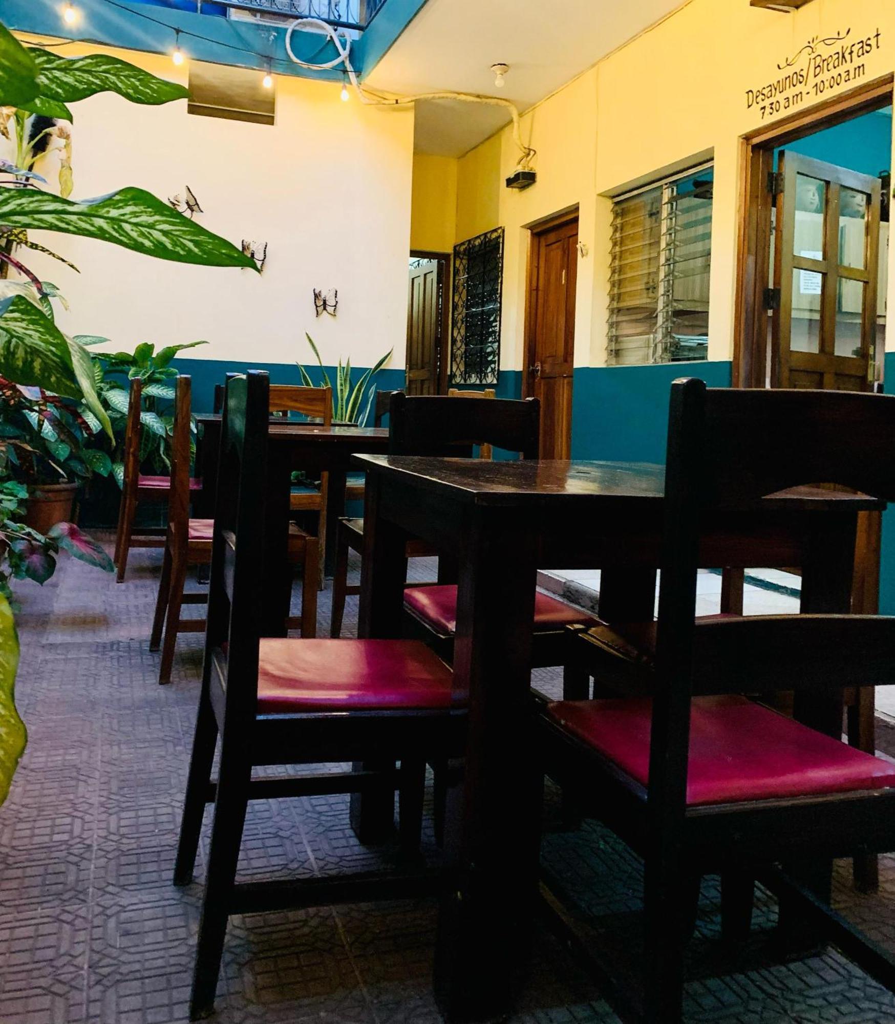 Hostal Fachente León Exteriér fotografie