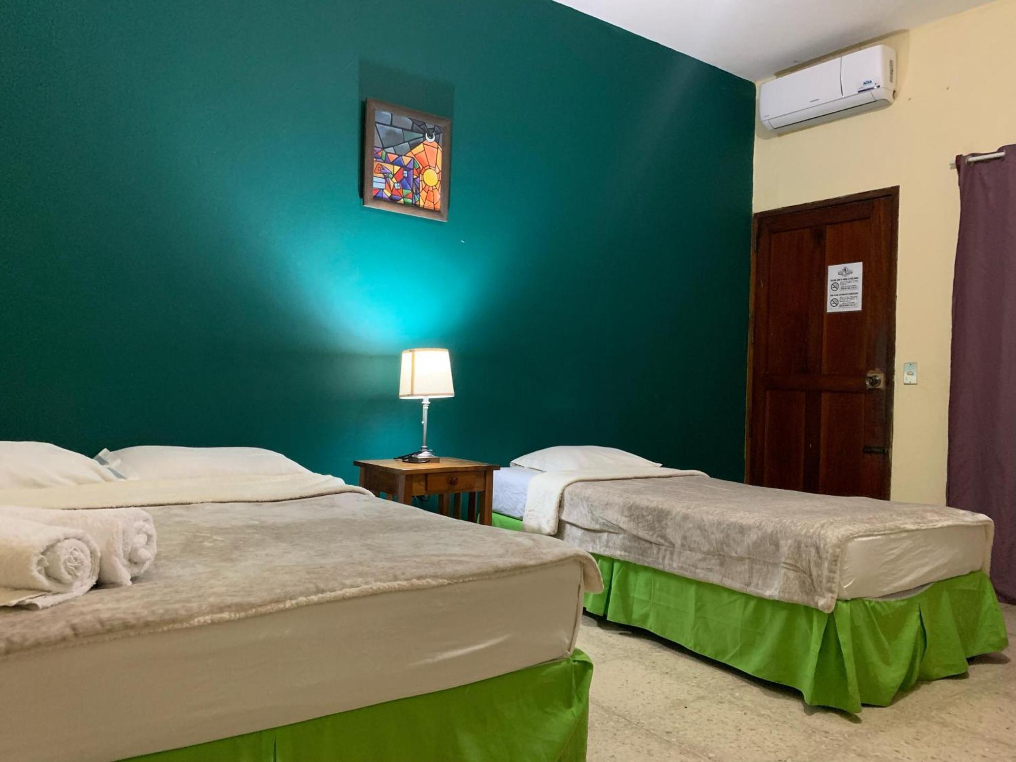 Hostal Fachente León Exteriér fotografie